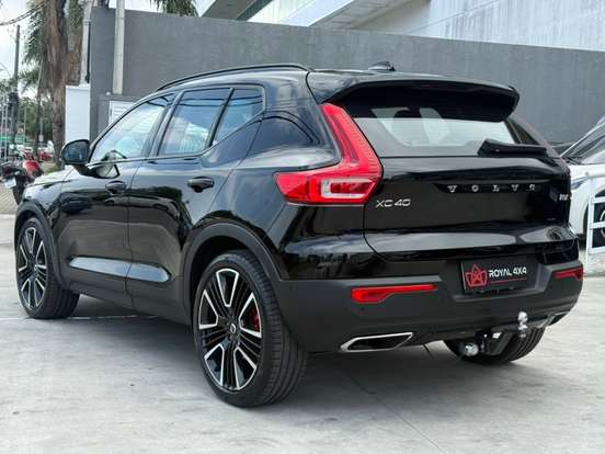 VOLVO-XC40-2019