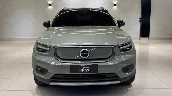 VOLVO-XC40-2021