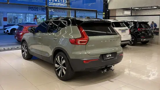 VOLVO-XC40-2021