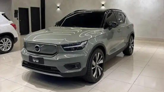 VOLVO-XC40-2021