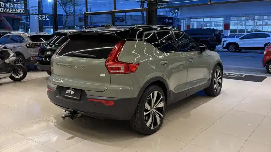 VOLVO-XC40-2021