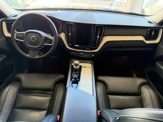 VOLVO-XC60-2021