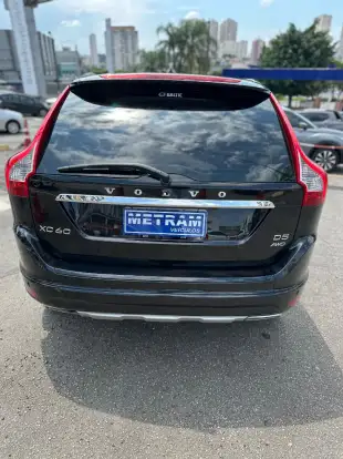 VOLVO-XC60-2017