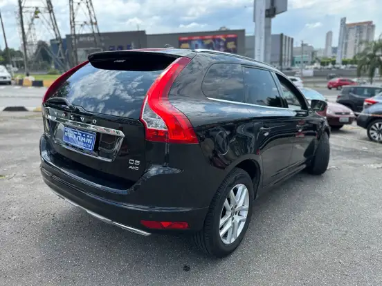VOLVO-XC60-2017