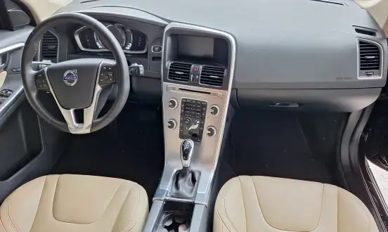 VOLVO-XC60-2017