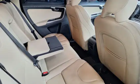 VOLVO-XC60-2017