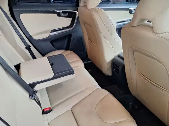 VOLVO-XC60-2.4 D5 MOMENTUM DIESEL AWD 4P AUTOMÁTICO VOLVO-XC60-2017