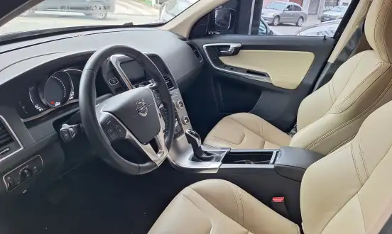 VOLVO-XC60-2017