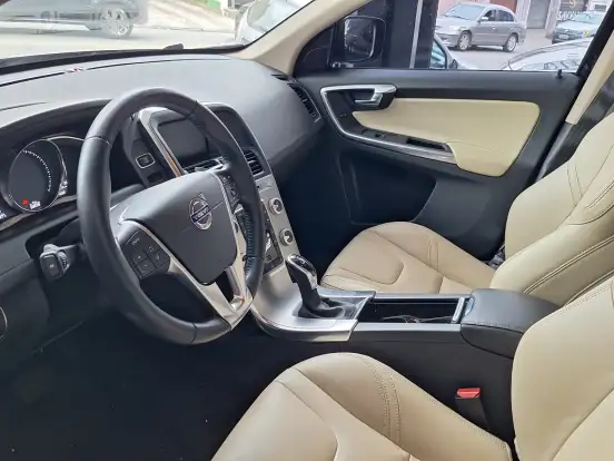 VOLVO-XC60-2.4 D5 MOMENTUM DIESEL AWD 4P AUTOMÁTICO VOLVO-XC60-2017