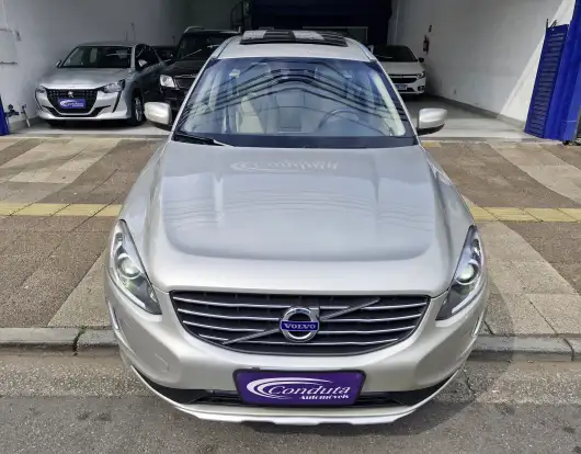 VOLVO-XC60-2017