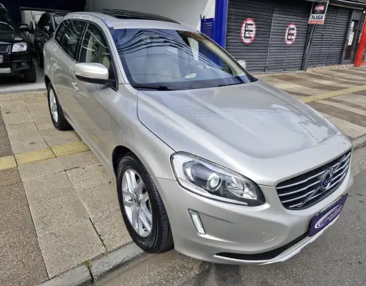 VOLVO-XC60-2017
