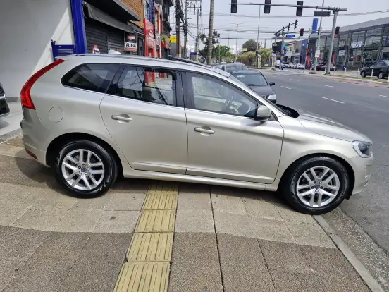 VOLVO-XC60-2.4 D5 MOMENTUM DIESEL AWD 4P AUTOMÁTICO VOLVO-XC60-2017