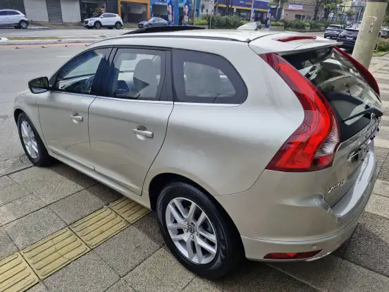 VOLVO-XC60-2.4 D5 MOMENTUM DIESEL AWD 4P AUTOMÁTICO VOLVO-XC60-2017