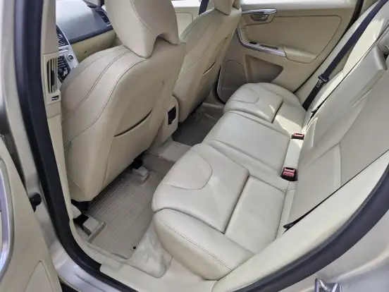 VOLVO-XC60-2.4 D5 MOMENTUM DIESEL AWD 4P AUTOMÁTICO VOLVO-XC60-2017