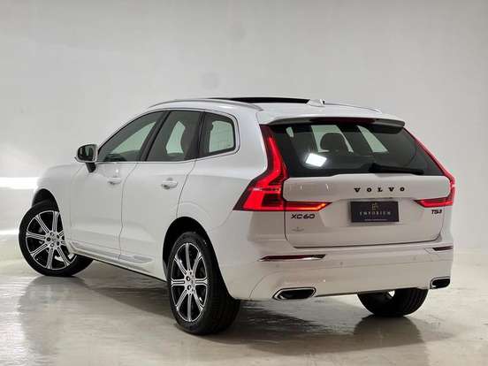 VOLVO-XC60-2018