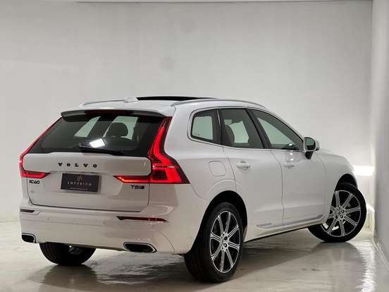 VOLVO-XC60-2018