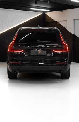 VOLVO-XC60-2018
