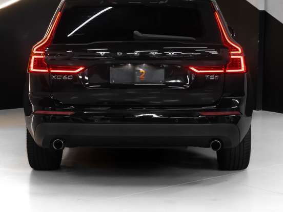 VOLVO-XC60-2.0 T5 GASOLINA MOMENTUM AWD GEARTRONIC VOLVO-XC60-2018