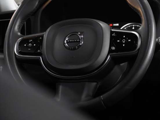 VOLVO-XC60-2.0 T5 GASOLINA MOMENTUM AWD GEARTRONIC VOLVO-XC60-2018