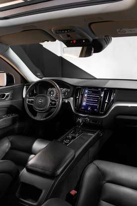 VOLVO-XC60-2018
