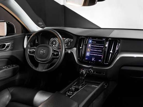 VOLVO-XC60-2.0 T5 GASOLINA MOMENTUM AWD GEARTRONIC VOLVO-XC60-2018