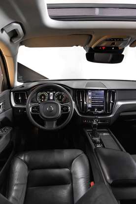 VOLVO-XC60-2018