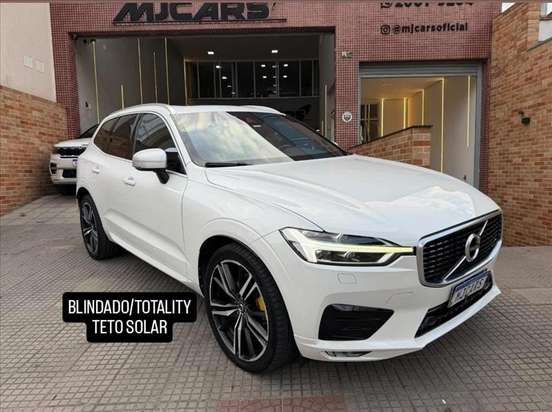 VOLVO-XC60-2017