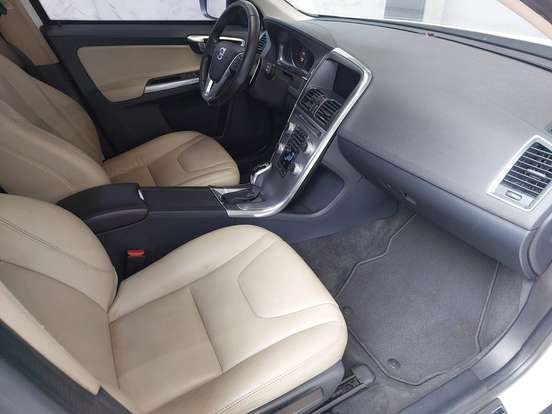 VOLVO-XC60-2016