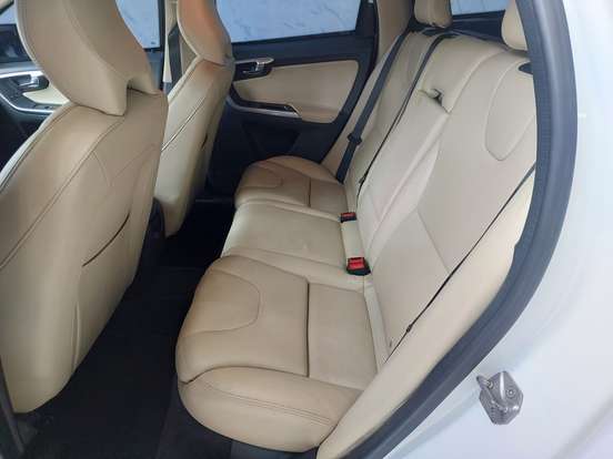 VOLVO-XC60-2016