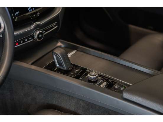 VOLVO-XC60-2.0 T8 HYBRID MOMENTUM AWD GEARTRONIC VOLVO-XC60-2021