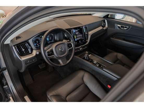 VOLVO-XC60-2021