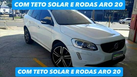 VOLVO XC60 2.4 D5 MOMENTUM DIESEL AWD 4P AUTOMÁTICO
