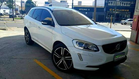 VOLVO-XC60-2016