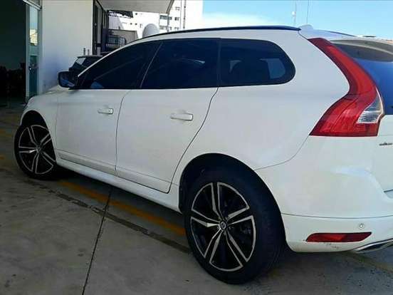 VOLVO-XC60-2.4 D5 MOMENTUM DIESEL AWD 4P AUTOMÁTICO VOLVO-XC60-2016