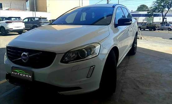VOLVO-XC60-2016