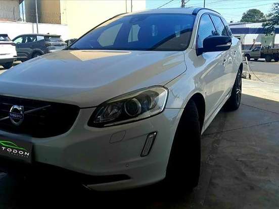 VOLVO-XC60-2.4 D5 MOMENTUM DIESEL AWD 4P AUTOMÁTICO VOLVO-XC60-2016