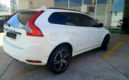 VOLVO-XC60-2016