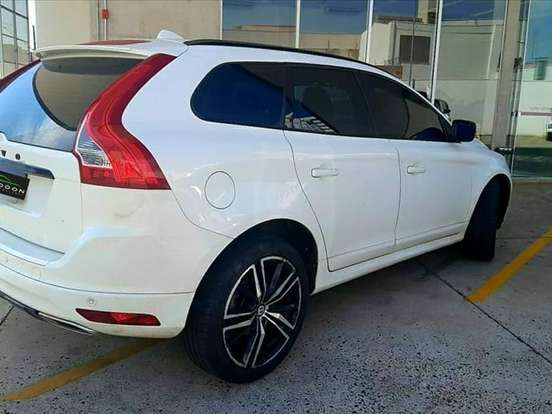 VOLVO-XC60-2.4 D5 MOMENTUM DIESEL AWD 4P AUTOMÁTICO VOLVO-XC60-2016
