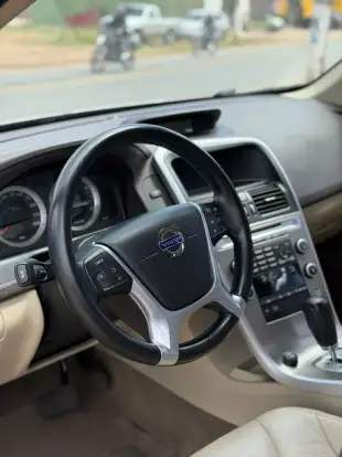 VOLVO-XC60-2010