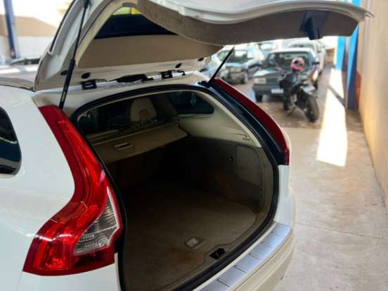 VOLVO-XC60-3.0 COMFORT AWD TURBO GASOLINA 4P AUTOMÁTICO VOLVO-XC60-2010