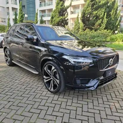 VOLVO-XC90-2021