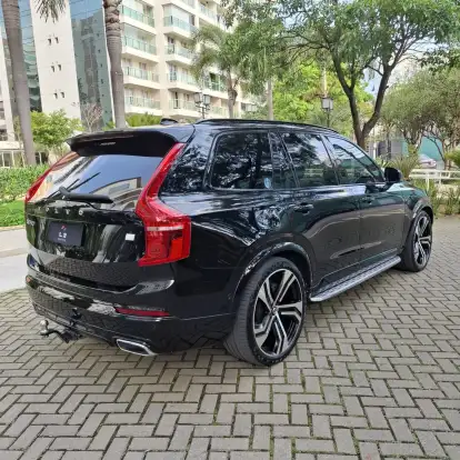 VOLVO-XC90-2021
