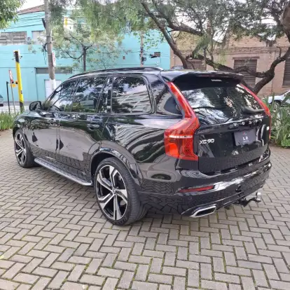 VOLVO-XC90-2021