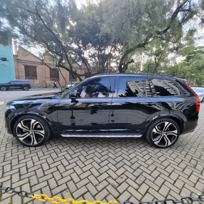 VOLVO-XC90-2021