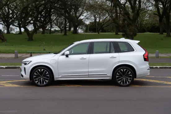 VOLVO-XC90-2024
