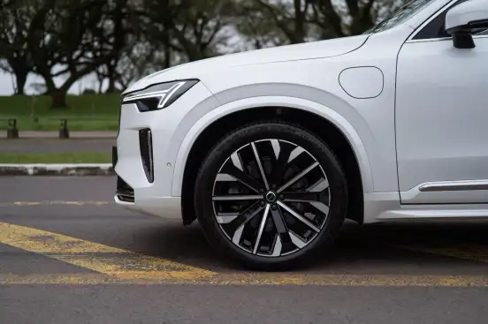 VOLVO-XC90-2024