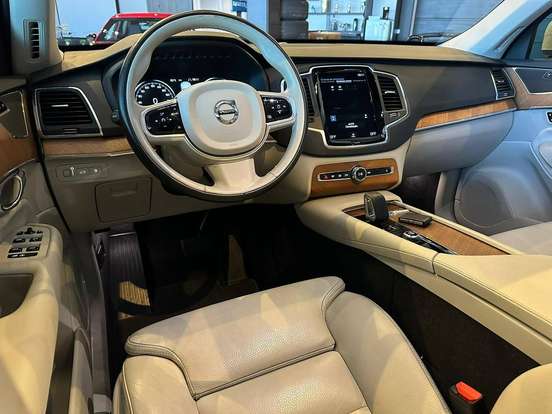 VOLVO-XC90-2022