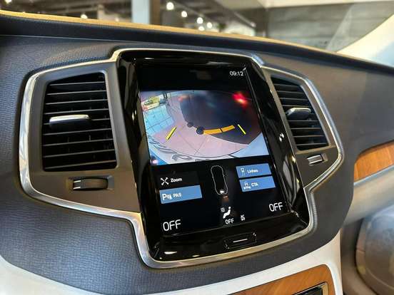 VOLVO-XC90-2022