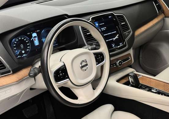 VOLVO-XC90-2021