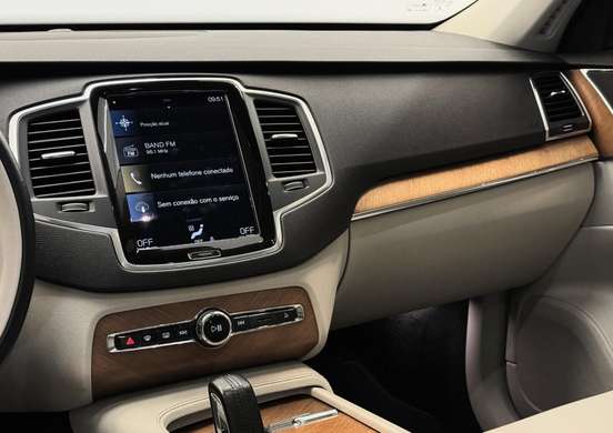VOLVO-XC90-2021